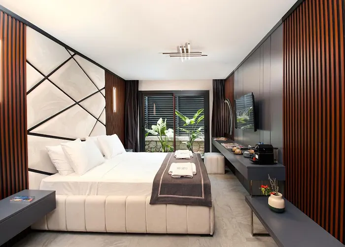 The Grey Alacati * Кешме